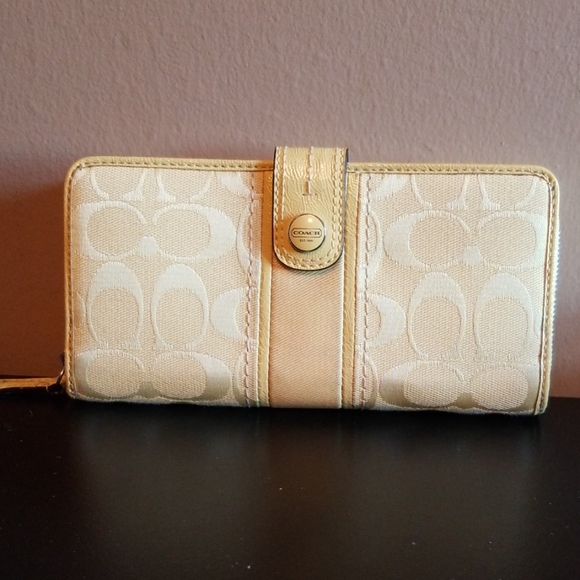 Coach Handbags - Coach Wallet